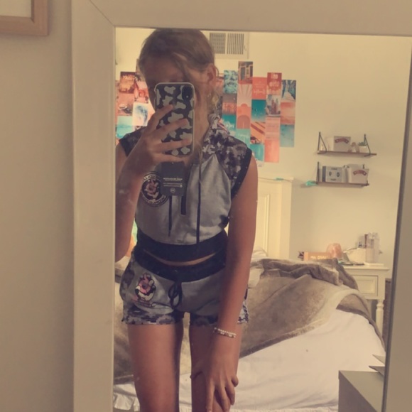 Bang energy merchandise top with shorts set - Picture 4 of 6